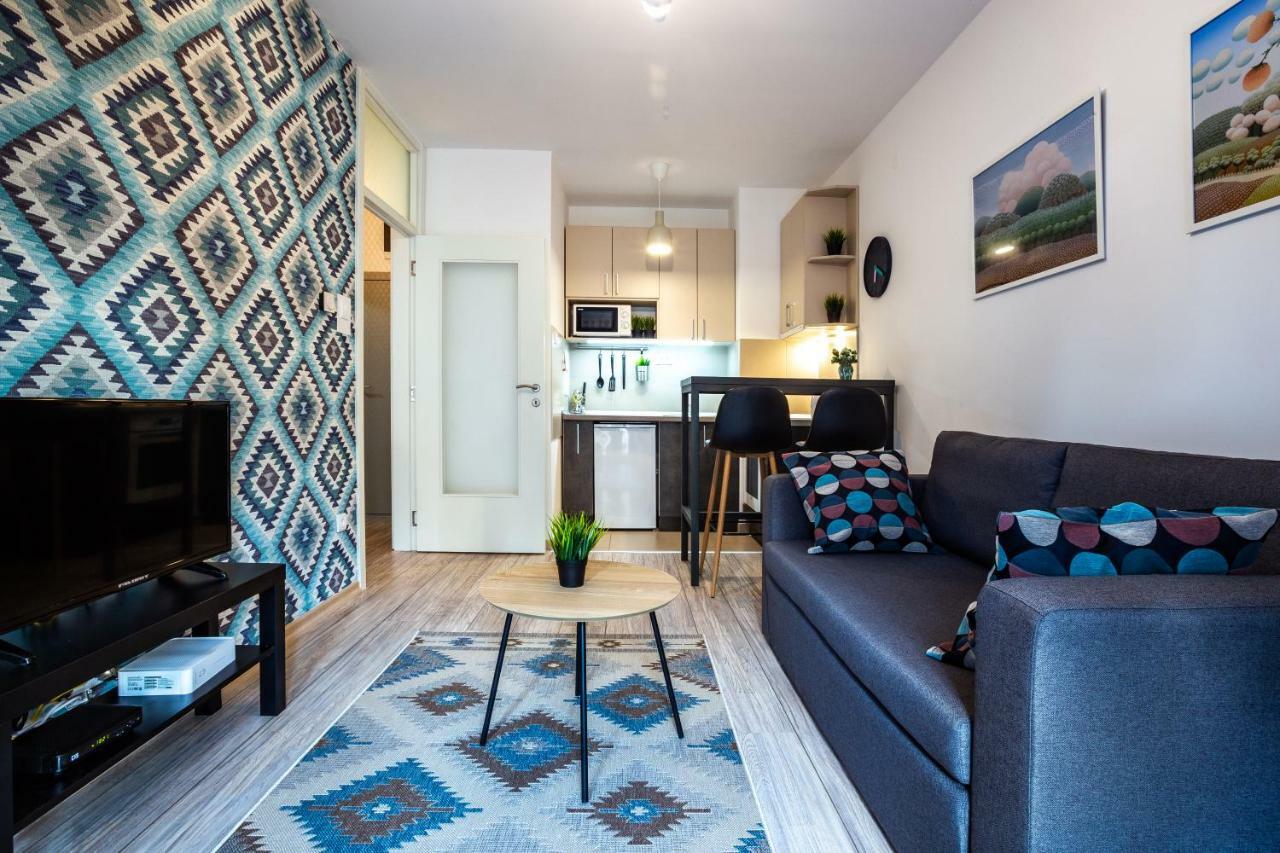 Modern Naive Downtown With Free Private Garage-Fast Wi-Fi Novi Sad Exterior foto